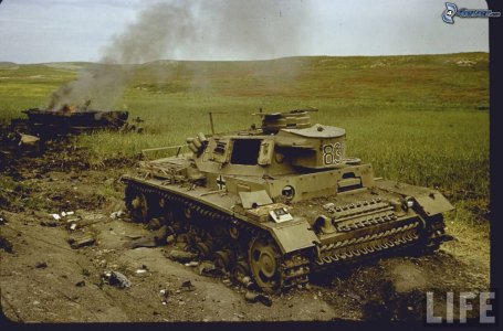 [pictures.4ever.eu] destroyed tanks, world war ii 156242.jpg